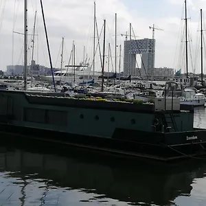 https://loft-boat.amsterdamhotelsnl.com
